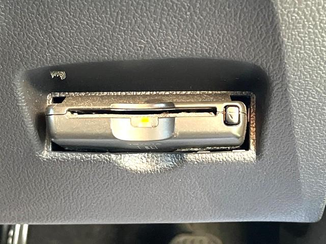 プリウスPHV A バックカメラ レーダークルーズ ドラレコ スマートキー LEDヘッド ETC オートハイビーム オートライト オートエアコン 純正15インチアルミ Bluetooth フルセグ LEDフォグ(8枚目)