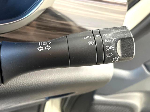 エルグランド 250ハイウェイスター 両側電動ドア バックカメラ ハーフレザーシート スマートキー LEDヘッド ビルトインETC クルコン オートライト オートエアコン 純正18インチアルミ リアエアコン Bluetooth CD(32枚目)