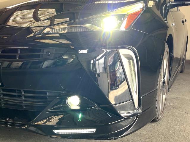 プリウス Ａプレミアム　ツーリングセレクション　フルエアロ　ＳＤナビ　全周囲カメラ　レーダークルーズ　レザーシート　パワーシート　コーナーセンサー　スマートキー　ＬＥＤヘッド　ＥＴＣ２．０　オートハイビーム　オートライト　オートエアコン（16枚目）