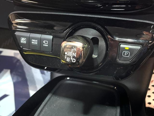 プリウス Ａプレミアム　ツーリングセレクション　フルエアロ　ＳＤナビ　全周囲カメラ　レーダークルーズ　レザーシート　パワーシート　コーナーセンサー　スマートキー　ＬＥＤヘッド　ＥＴＣ２．０　オートハイビーム　オートライト　オートエアコン（33枚目）