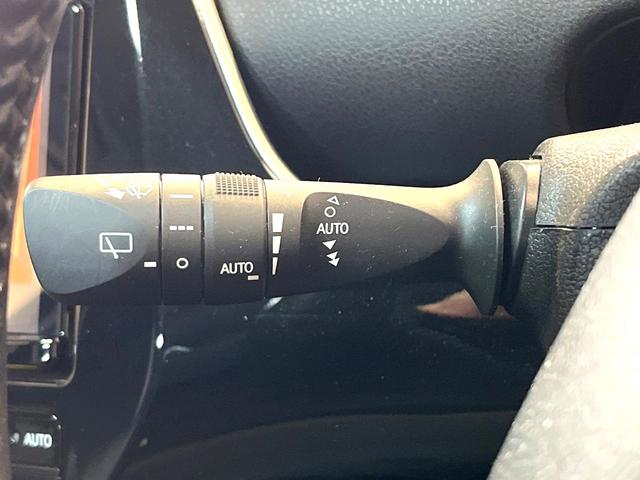 プリウス Ａプレミアム　ツーリングセレクション　フルエアロ　ＳＤナビ　全周囲カメラ　レーダークルーズ　レザーシート　パワーシート　コーナーセンサー　スマートキー　ＬＥＤヘッド　ＥＴＣ２．０　オートハイビーム　オートライト　オートエアコン（39枚目）