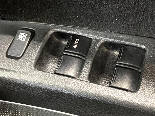 ソリオ ブラック＆ホワイト　電動スライドドア　ＳＤナビ　禁煙車　シートヒーター　スマートキー　ＨＩＤヘッド　ＥＴＣ　オートライト　オートエアコン　純正１５インチアルミ　ＣＤ　ＤＶＤ再生　フルセグ（29枚目）