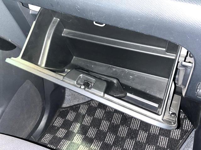 ソリオ ブラック＆ホワイト　電動スライドドア　ＳＤナビ　禁煙車　シートヒーター　スマートキー　ＨＩＤヘッド　ＥＴＣ　オートライト　オートエアコン　純正１５インチアルミ　ＣＤ　ＤＶＤ再生　フルセグ（37枚目）