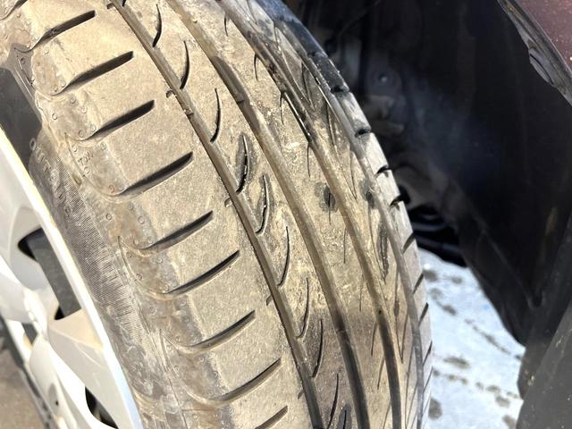 シエンタ ハイブリッドＧ　両側電動ドア　バックカメラ　衝突被害軽減システム　コーナーセンサー　スマートキー　ＬＥＤヘッド　ナビ連動ＥＴＣ　車線逸脱警報　オートライト　オートエアコン　Ｂｌｕｅｔｏｏｔｈ　フルセグ（25枚目）