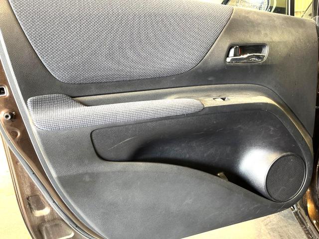 シエンタ ハイブリッドＧ　両側電動ドア　バックカメラ　衝突被害軽減システム　コーナーセンサー　スマートキー　ＬＥＤヘッド　ナビ連動ＥＴＣ　車線逸脱警報　オートライト　オートエアコン　Ｂｌｕｅｔｏｏｔｈ　フルセグ（40枚目）