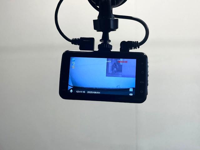 プリウス Ｓ　バックカメラ　スマートキー　ＬＥＤヘッド　ビルトインＥＴＣ　純正１７インチアルミ　オートエアコン　Ｂｌｕｅｔｏｏｔｈ　ＣＤ　ＤＶＤ再生（5枚目）