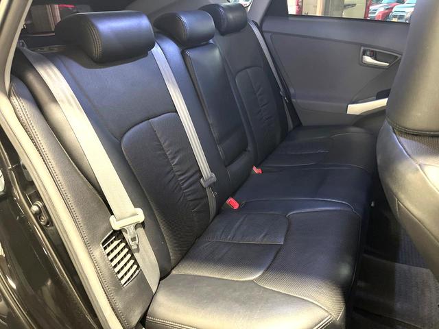 プリウス Ｓ　バックカメラ　スマートキー　ＬＥＤヘッド　ビルトインＥＴＣ　純正１７インチアルミ　オートエアコン　Ｂｌｕｅｔｏｏｔｈ　ＣＤ　ＤＶＤ再生（8枚目）