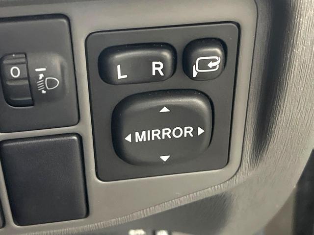 プリウス Ｓ　バックカメラ　スマートキー　ＬＥＤヘッド　ビルトインＥＴＣ　純正１７インチアルミ　オートエアコン　Ｂｌｕｅｔｏｏｔｈ　ＣＤ　ＤＶＤ再生（27枚目）