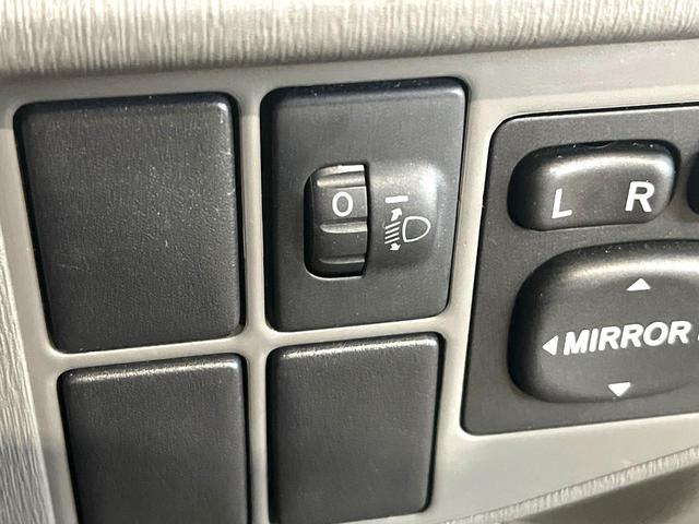 プリウス Ｓ　バックカメラ　スマートキー　ＬＥＤヘッド　ビルトインＥＴＣ　純正１７インチアルミ　オートエアコン　Ｂｌｕｅｔｏｏｔｈ　ＣＤ　ＤＶＤ再生（28枚目）