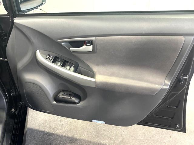 プリウス Ｓ　バックカメラ　スマートキー　ＬＥＤヘッド　ビルトインＥＴＣ　純正１７インチアルミ　オートエアコン　Ｂｌｕｅｔｏｏｔｈ　ＣＤ　ＤＶＤ再生（36枚目）