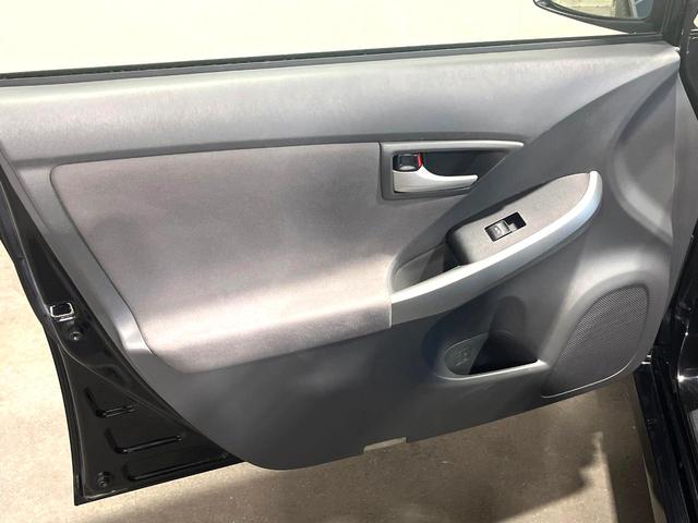 プリウス Ｓ　バックカメラ　スマートキー　ＬＥＤヘッド　ビルトインＥＴＣ　純正１７インチアルミ　オートエアコン　Ｂｌｕｅｔｏｏｔｈ　ＣＤ　ＤＶＤ再生（37枚目）