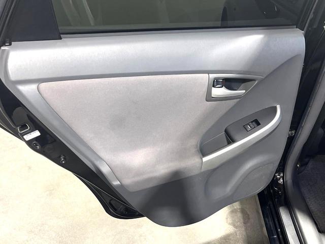 プリウス Ｓ　バックカメラ　スマートキー　ＬＥＤヘッド　ビルトインＥＴＣ　純正１７インチアルミ　オートエアコン　Ｂｌｕｅｔｏｏｔｈ　ＣＤ　ＤＶＤ再生（38枚目）