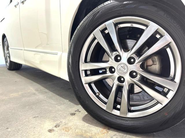 エルグランド 250ハイウェイスターアーバンクロム 両側電動ドア 全周囲カメラ 禁煙車 ハーフレザーシート コーナーセンサー スマートキー HIDヘッド ビルトインETC 純正18インチアルミ オートライト デュアルエアコン CD DVD再生 地デジ(16枚目)