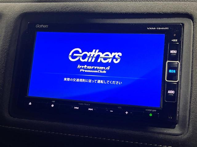 ヴェゼル ハイブリッドＲＳ・ホンダセンシング　バックカメラ　禁煙車　衝突被害軽減システム　ハーフレザーシート　スマートキー　ＬＥＤヘッド　ビルトインＥＴＣ　純正１８インチアルミ　オートライト　デュアルエアコン　Ｂｌｕｅｔｏｏｔｈ　ＣＤ　ＤＶＤ再生（4枚目）