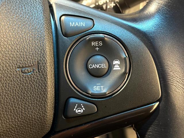 ヴェゼル ハイブリッドＲＳ・ホンダセンシング　バックカメラ　禁煙車　衝突被害軽減システム　ハーフレザーシート　スマートキー　ＬＥＤヘッド　ビルトインＥＴＣ　純正１８インチアルミ　オートライト　デュアルエアコン　Ｂｌｕｅｔｏｏｔｈ　ＣＤ　ＤＶＤ再生（6枚目）