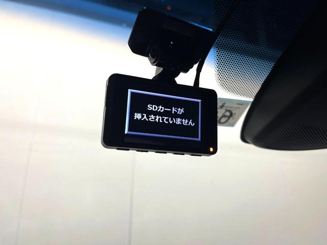 ヴェゼル ハイブリッドＲＳ・ホンダセンシング　バックカメラ　禁煙車　衝突被害軽減システム　ハーフレザーシート　スマートキー　ＬＥＤヘッド　ビルトインＥＴＣ　純正１８インチアルミ　オートライト　デュアルエアコン　Ｂｌｕｅｔｏｏｔｈ　ＣＤ　ＤＶＤ再生（7枚目）