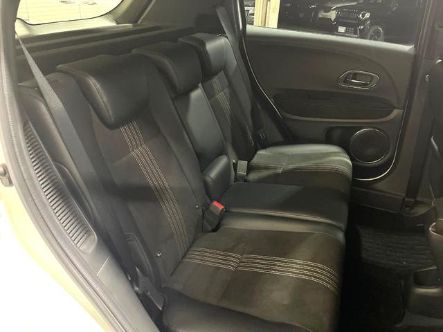 ヴェゼル ハイブリッドＲＳ・ホンダセンシング　バックカメラ　禁煙車　衝突被害軽減システム　ハーフレザーシート　スマートキー　ＬＥＤヘッド　ビルトインＥＴＣ　純正１８インチアルミ　オートライト　デュアルエアコン　Ｂｌｕｅｔｏｏｔｈ　ＣＤ　ＤＶＤ再生（10枚目）