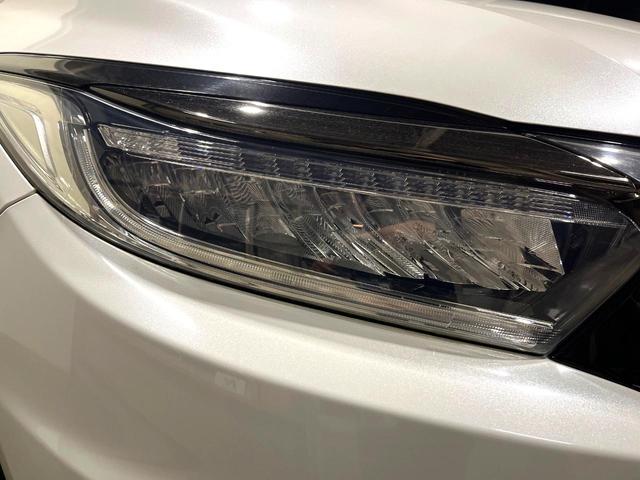 ヴェゼル ハイブリッドＲＳ・ホンダセンシング　バックカメラ　禁煙車　衝突被害軽減システム　ハーフレザーシート　スマートキー　ＬＥＤヘッド　ビルトインＥＴＣ　純正１８インチアルミ　オートライト　デュアルエアコン　Ｂｌｕｅｔｏｏｔｈ　ＣＤ　ＤＶＤ再生（14枚目）