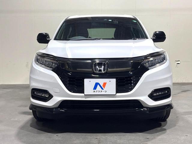 ヴェゼル ハイブリッドＲＳ・ホンダセンシング　バックカメラ　禁煙車　衝突被害軽減システム　ハーフレザーシート　スマートキー　ＬＥＤヘッド　ビルトインＥＴＣ　純正１８インチアルミ　オートライト　デュアルエアコン　Ｂｌｕｅｔｏｏｔｈ　ＣＤ　ＤＶＤ再生（16枚目）