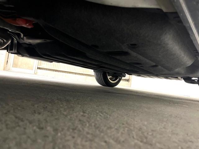 ヴェゼル ハイブリッドＲＳ・ホンダセンシング　バックカメラ　禁煙車　衝突被害軽減システム　ハーフレザーシート　スマートキー　ＬＥＤヘッド　ビルトインＥＴＣ　純正１８インチアルミ　オートライト　デュアルエアコン　Ｂｌｕｅｔｏｏｔｈ　ＣＤ　ＤＶＤ再生（23枚目）