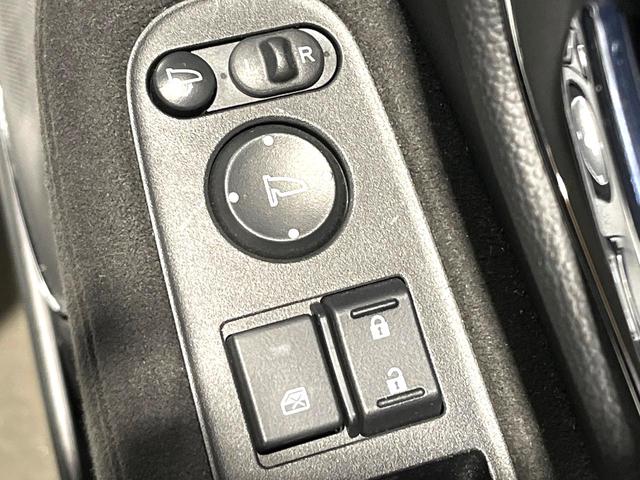 ヴェゼル ハイブリッドＲＳ・ホンダセンシング　バックカメラ　禁煙車　衝突被害軽減システム　ハーフレザーシート　スマートキー　ＬＥＤヘッド　ビルトインＥＴＣ　純正１８インチアルミ　オートライト　デュアルエアコン　Ｂｌｕｅｔｏｏｔｈ　ＣＤ　ＤＶＤ再生（28枚目）