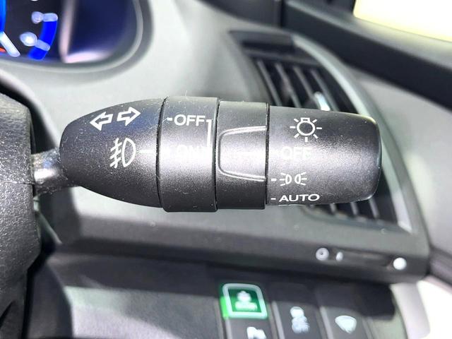 オデッセイ アブソルート　ＨＤＤナビ　バックカメラ　禁煙車　ハーフレザーシート　コーナーセンサー　スマートキー　ＥＴＣ　ＨＩＤヘッド　クルコン　１９インチアルミ　オートライト　オートエアコン　ＣＤ　ＤＶＤ再生　地デジ（34枚目）