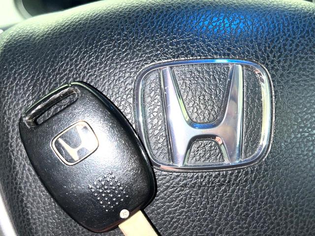 オデッセイ アブソルート　ＨＤＤナビ　バックカメラ　禁煙車　ハーフレザーシート　コーナーセンサー　スマートキー　ＥＴＣ　ＨＩＤヘッド　クルコン　１９インチアルミ　オートライト　オートエアコン　ＣＤ　ＤＶＤ再生　地デジ（35枚目）