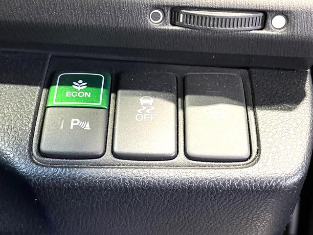 オデッセイ アブソルート　ＨＤＤナビ　バックカメラ　禁煙車　ハーフレザーシート　コーナーセンサー　スマートキー　ＥＴＣ　ＨＩＤヘッド　クルコン　１９インチアルミ　オートライト　オートエアコン　ＣＤ　ＤＶＤ再生　地デジ（36枚目）