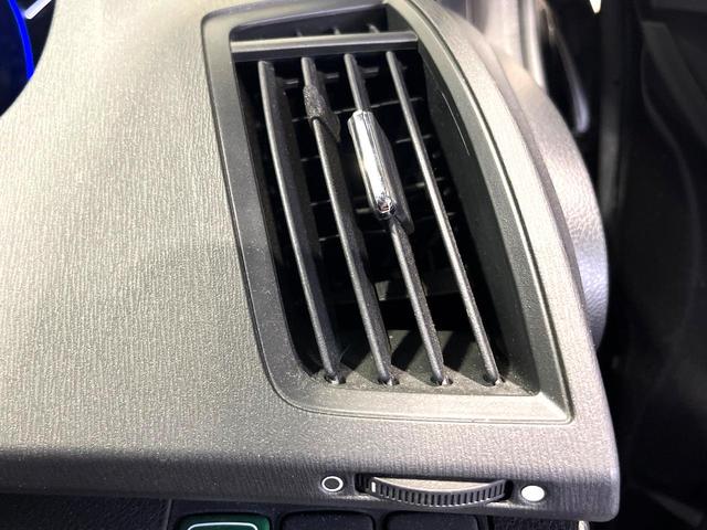 オデッセイ アブソルート　ＨＤＤナビ　バックカメラ　禁煙車　ハーフレザーシート　コーナーセンサー　スマートキー　ＥＴＣ　ＨＩＤヘッド　クルコン　１９インチアルミ　オートライト　オートエアコン　ＣＤ　ＤＶＤ再生　地デジ（39枚目）