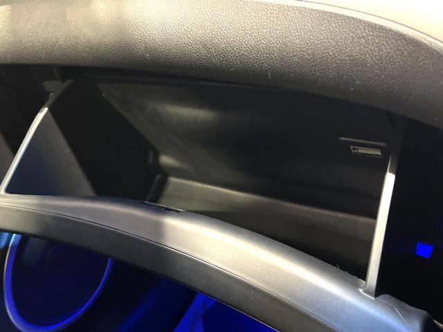 オデッセイ アブソルート　ＨＤＤナビ　バックカメラ　禁煙車　ハーフレザーシート　コーナーセンサー　スマートキー　ＥＴＣ　ＨＩＤヘッド　クルコン　１９インチアルミ　オートライト　オートエアコン　ＣＤ　ＤＶＤ再生　地デジ（41枚目）