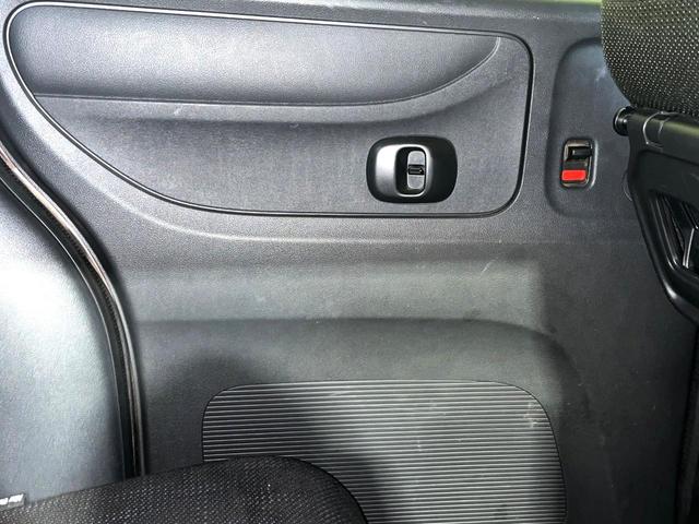 N-BOX G SSパッケージ 両側電動ドア バックカメラ 衝突被害軽減システム 禁煙車 スマートキー HIDヘッド ナビ連動ETC オートライト オートエアコン Bluetooth CD DVD再生 フルセグ(41枚目)