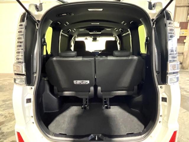 ヴォクシー ＺＳ　煌ＩＩ　両側電動ドア　後席モニター　バックカメラ　衝突被害軽減システム　禁煙車　ドラレコ　コーナーセンサー　ＬＥＤヘッド　ビルトインＥＴＣ　クルコン　純正１６インチアルミ　オートハイビーム　オートライト（12枚目）