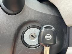 【キーレス】少し離れた場所からでもボタン一つでドアの開錠・施錠ができるのでとっても便利！ドアの鍵穴周りに傷をつけることもありません♪ 5