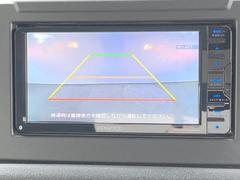 【バックカメラ】駐車時に後方がリアルタイム映像で確認できます。大型商業施設や立体駐車場での駐車時や、夜間のバック時に大活躍！運転スキルに関わらず、今や必須となった装備のひとつです！ 4