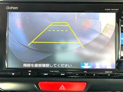 【バックカメラ】駐車時に後方がリアルタイム映像で確認できます。大型商業施設や立体駐車場での駐車時や、夜間のバック時に大活躍！運転スキルに関わらず、今や必須となった装備のひとつです！ 4