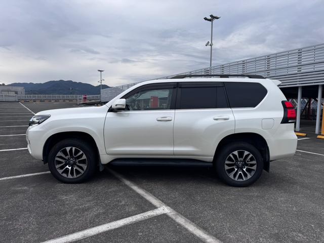 ランドクルーザープラド ＴＸ　Ｌパッケージ　メーカーＯＰナビ地デジ全方位カメラＥＴＣ２．０トヨタセーフティセンスレーダークルーズＣ黒レザーパワーシート　シートＡＣサンルーフクリアランスソナースマートキーＰスタート（4枚目）