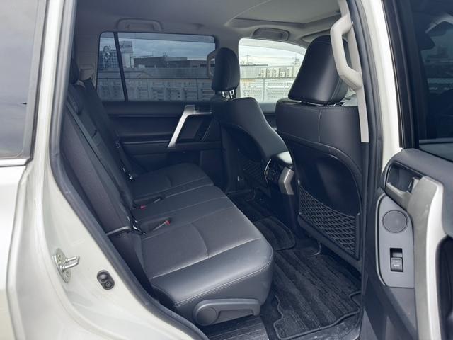 ランドクルーザープラド ＴＸ　Ｌパッケージ　メーカーＯＰナビ地デジ全方位カメラＥＴＣ２．０トヨタセーフティセンスレーダークルーズＣ黒レザーパワーシート　シートＡＣサンルーフクリアランスソナースマートキーＰスタート（9枚目）