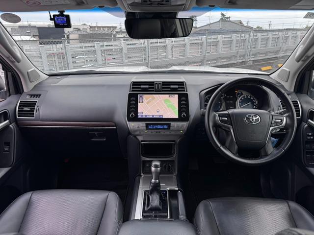 ランドクルーザープラド ＴＸ　Ｌパッケージ　メーカーＯＰナビ地デジ全方位カメラＥＴＣ２．０トヨタセーフティセンスレーダークルーズＣ黒レザーパワーシート　シートＡＣサンルーフクリアランスソナースマートキーＰスタート（13枚目）