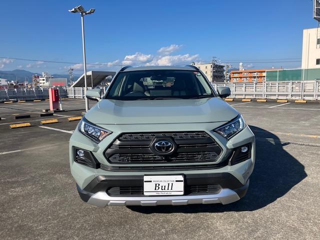 RAV4 アドベンチャー 純正ディスプレイオーディオナビ地デジバックカメラパノラミックビューMハーフレザーシートシートACPシートトヨタセーフティセンスACCステアリングヒーターLEDライトDACスマートキーPスタートBSM(3枚目)