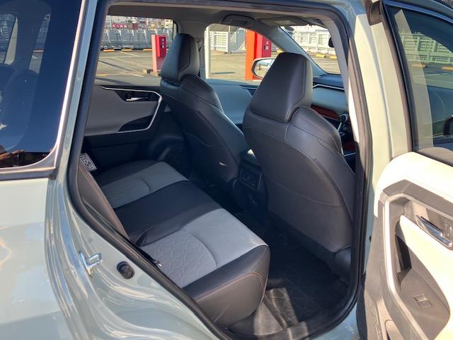 RAV4 アドベンチャー 純正ディスプレイオーディオナビ地デジバックカメラパノラミックビューMハーフレザーシートシートACPシートトヨタセーフティセンスACCステアリングヒーターLEDライトDACスマートキーPスタートBSM(11枚目)