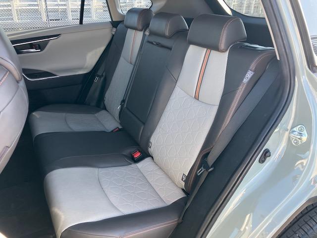 RAV4 アドベンチャー 純正ディスプレイオーディオナビ地デジバックカメラパノラミックビューMハーフレザーシートシートACPシートトヨタセーフティセンスACCステアリングヒーターLEDライトDACスマートキーPスタートBSM(13枚目)