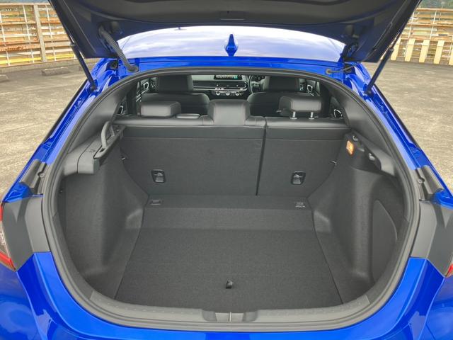シビック ｅ：ＨＥＶ　純正ナビ地デジバックカメラホンダセンシングハーフレザーパワーシートアダプティブクルーズコントロールシートヒーターパドルシフトＰセンサー（19枚目）