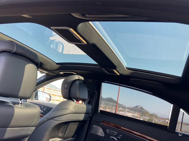 Sクラス S550ロング 純正ナビ 地デジ バックカメラ パノラミックサンルーフ 黒革メモリー付きパワーシート シートAC パーキングセンサー パーキングアシスト レーンアシスト クルコン パドルシフト 純正18インチAW(24枚目)