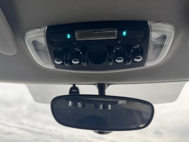 ＭＩＮＩ クーパーＤ　純正ナビ地デジチューナーバックカメラＬＥＤライトスマートキーＥＴＣＡストップ（17枚目）