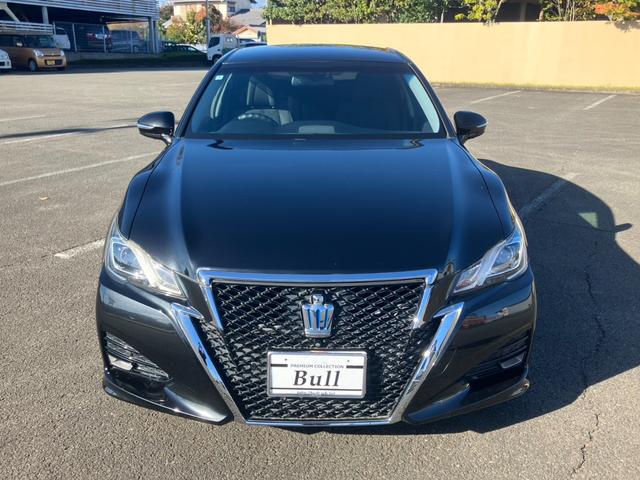 スポーティーなデザインと高級感を両立した内外装、優れた走行性能にあります。特に２．５Ｌハイブリッドモデルは、燃費性能と動力性能のバランスが良く、コストパフォーマンスに優れた