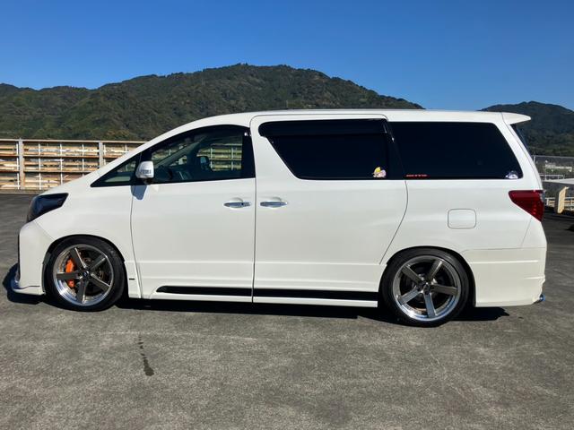 アルファード 240S タイプゴールドII アルパインナビ 地デジ バックカメラ 両側パワスラ 黒ハーフレザー パワーバックドア 社外フルエアロ 社外マフラー 社外20インチAW パーキングセンサー トヨタセーフティセンス ETC(4枚目)