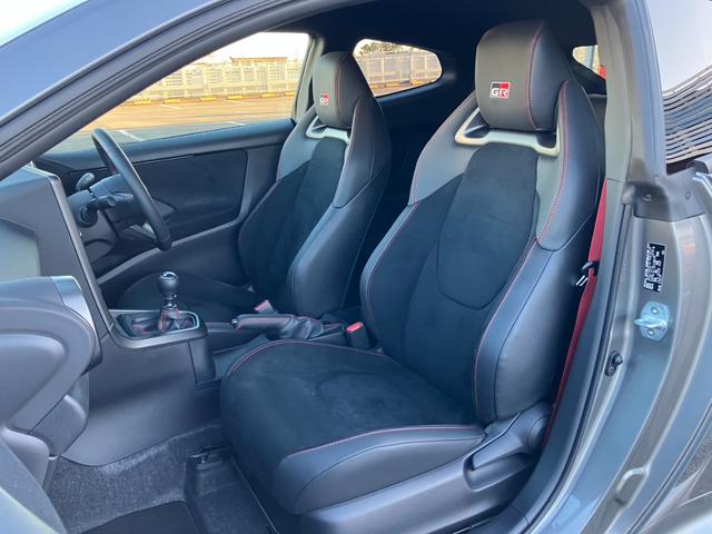 ＧＲヤリス ＲＺ　ハイパフォーマンス　純正ナビ地デジバックカメラＪＢＬサウンドスマートキープッシュスタートＧＲハーフレザーシートＨステアリングＨトヨタセーフティセンスＡＣＣＬＥＤヘッドライトＥＴＣＧＲエアロ（10枚目）