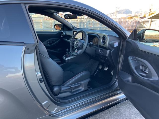 ＧＲヤリス ＲＺ　ハイパフォーマンス　純正ナビ地デジバックカメラＪＢＬサウンドスマートキープッシュスタートＧＲハーフレザーシートＨステアリングＨトヨタセーフティセンスＡＣＣＬＥＤヘッドライトＥＴＣＧＲエアロ（11枚目）