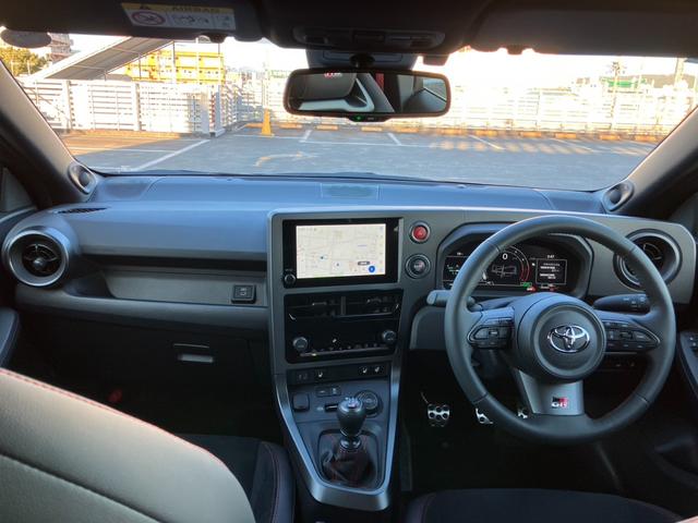 ＧＲヤリス ＲＺ　ハイパフォーマンス　純正ナビ地デジバックカメラＪＢＬサウンドスマートキープッシュスタートＧＲハーフレザーシートＨステアリングＨトヨタセーフティセンスＡＣＣＬＥＤヘッドライトＥＴＣＧＲエアロ（13枚目）