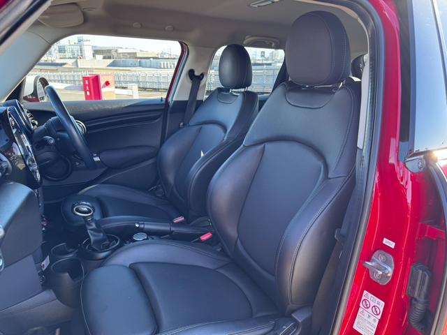 当社は中古車販売だけではありません！！各メーカーの新車販売や車検・整備・修理・自動車保険・ローン等、自動車のことならなんでもご相談ください。お客様の笑顔が私たちの源です！！